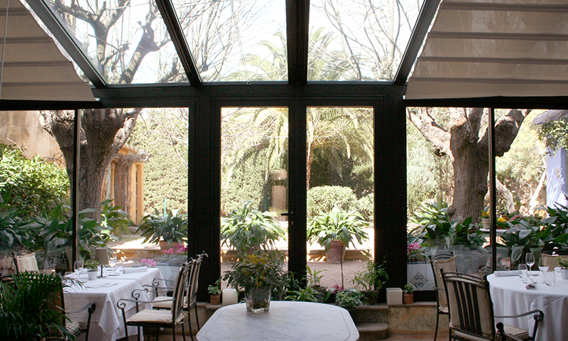 comdor-ventanales-jardín exterior-confort climático-jardines sostenibles